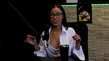 Morena gostosa faz stripper mostra os lindos peitos e a buceta apertadinha após falar que frequentava boates e não quis ser feita de besta alice vasconcelos watch sheer red