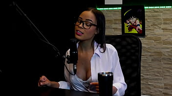 Morena gostosa faz stripper mostra os lindos peitos e a buceta apertadinha após falar que frequentava boates e não quis ser feita de besta alice vasconcelos watch sheer red