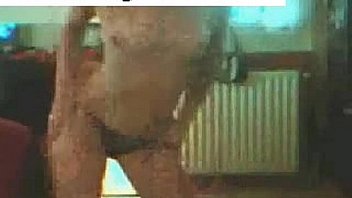 Ebony beauty plays with her pussy on webcam