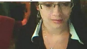 Ebony beauty plays with her pussy on webcam