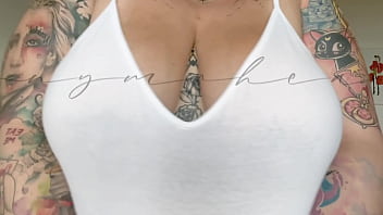 Viens t’amuser avec mes seins