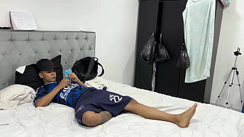 Mi esposo llega de jugar futbol y me termina dando pro coño y trasero grande