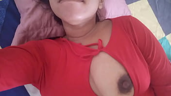Mi amante es una puta cachonda se desperto con las bragas mojadas y sus tetas duras
