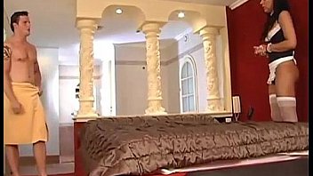 Sirvienta Transexual Le Da Tremenda Mamada A Su Amo thumbnail