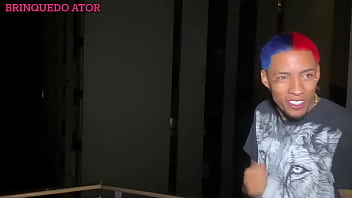 Vazou na net rainha da escola de samba realizando um sonho do novinho brinquedo ator