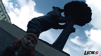 Un desconocido de la calle me mete un dildo y despues hago un lésbico