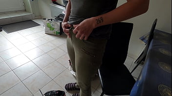 Grosse éjac dans ma culotte