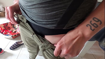 Grosse éjac dans ma culotte