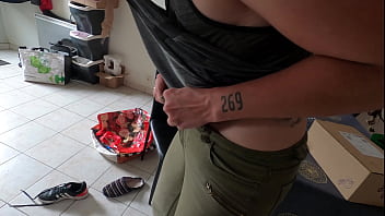 Grosse éjac dans ma culotte