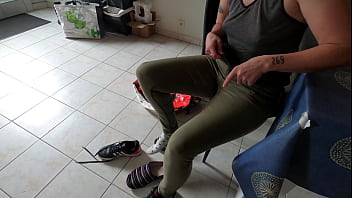 Grosse éjac dans ma culotte