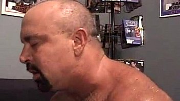 Bear Gives A Creamy Face Bath thumbnail