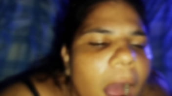 Pareja amateur real teniendo sexo apasionado en casa con un final feliz