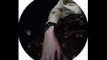 Моя юная эксбиционистка ублажает себя на улице и в публичных местах