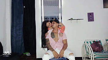 Pruebo el sabroso culo y el hermoso cuerpo de la nueva modelo que contraté para el estudio