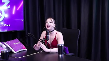 Quando os dois maiores cornos se encontram acaba nessa resenha gostosa monica lima cai de boca na evelyn completo no red