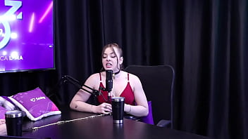 Quando os dois maiores cornos se encontram acaba nessa resenha gostosa monica lima cai de boca na evelyn completo no red