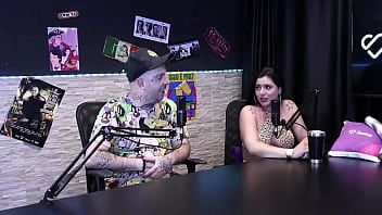 Quando os dois maiores cornos se encontram acaba nessa resenha gostosa monica lima cai de boca na evelyn completo no red