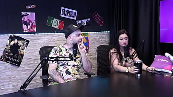 Quando os dois maiores cornos se encontram acaba nessa resenha gostosa monica lima cai de boca na evelyn completo no red