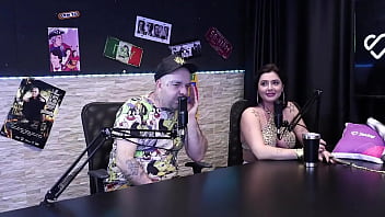 Quando os dois maiores cornos se encontram acaba nessa resenha gostosa monica lima cai de boca na evelyn completo no red