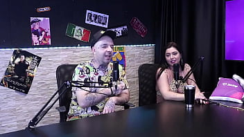 Quando os dois maiores cornos se encontram acaba nessa resenha gostosa monica lima cai de boca na evelyn completo no red