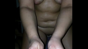 Я снимаю как она сосет