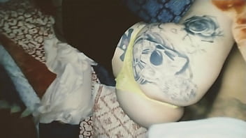 Big booty white girl bouncing on dick