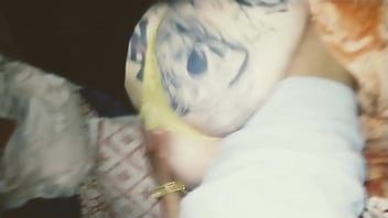 Big booty white girl bouncing on dick