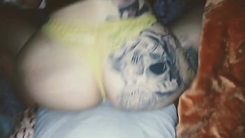 Big booty white girl bouncing on dick