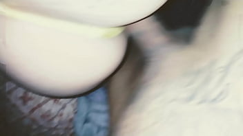 Big booty white girl bouncing on dick