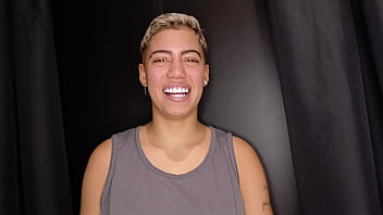 Boyceta uma amiguinha diferente na piroca grande