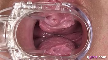 Blonde bimbo gapes her pussy