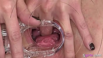 Blonde bimbo gapes her pussy