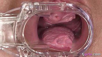 Blonde bimbo gapes her pussy