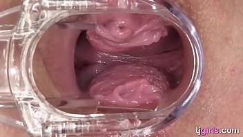 Blonde bimbo gapes her pussy