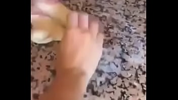 Hace una pizza cuando la filman semidesnuda