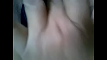 Madura me manda whatsapp de ella jugando con su coñito