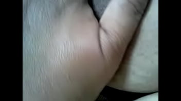 Madura me manda whatsapp de ella jugando con su coñito