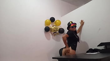 I'm bored in the office and i put in a but plug to get arous at work i'm a slut in my office