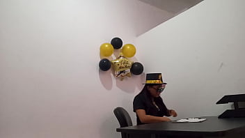 I'm bored in the office and i put in a but plug to get arous at work i'm a slut in my office