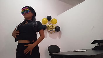 I'm bored in the office and i put in a but plug to get arous at work i'm a slut in my office