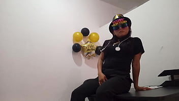 I'm bored in the office and i put in a but plug to get arous at work i'm a slut in my office