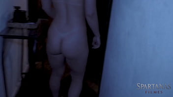 No halloween amigos visitam casa mal assombrada e excitante bastidores