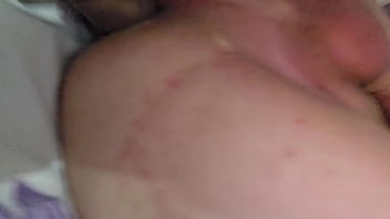 Inserção anal profunda 21cm no cuzinho