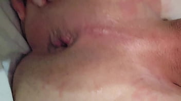 Inserção anal profunda 21cm no cuzinho