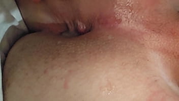 Inserção anal profunda 21cm no cuzinho