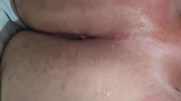 Inserção anal profunda 21cm no cuzinho