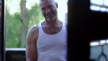 Amber summer seduces the repairman for a creamy facial