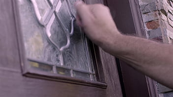 Amber summer seduces the repairman for a creamy facial