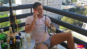 Comendo Japa No Sofá thumbnail