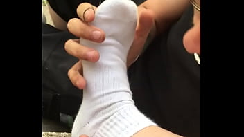 Queen loves her feet worshipped